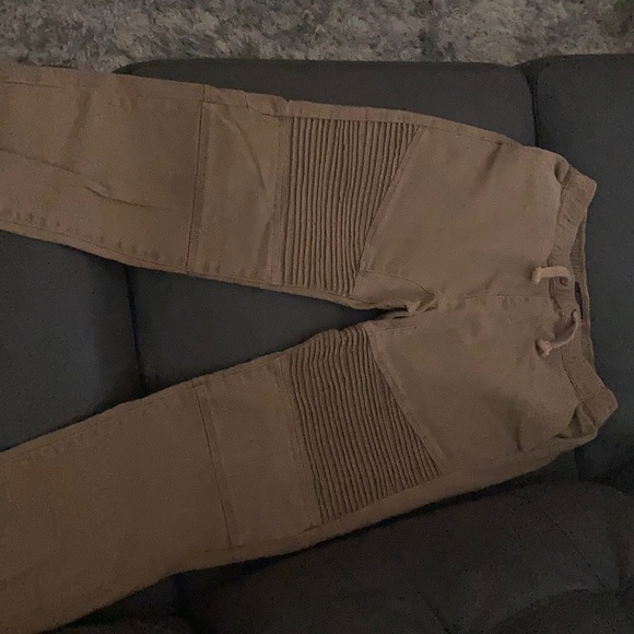 2 Joggers - Picture 1 of 4